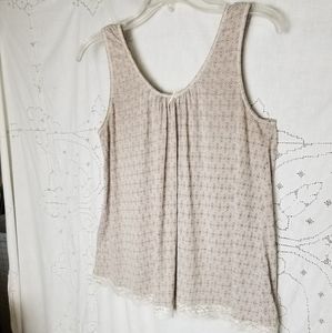 Cute sleeveless T, by Vera Wang, size m.
